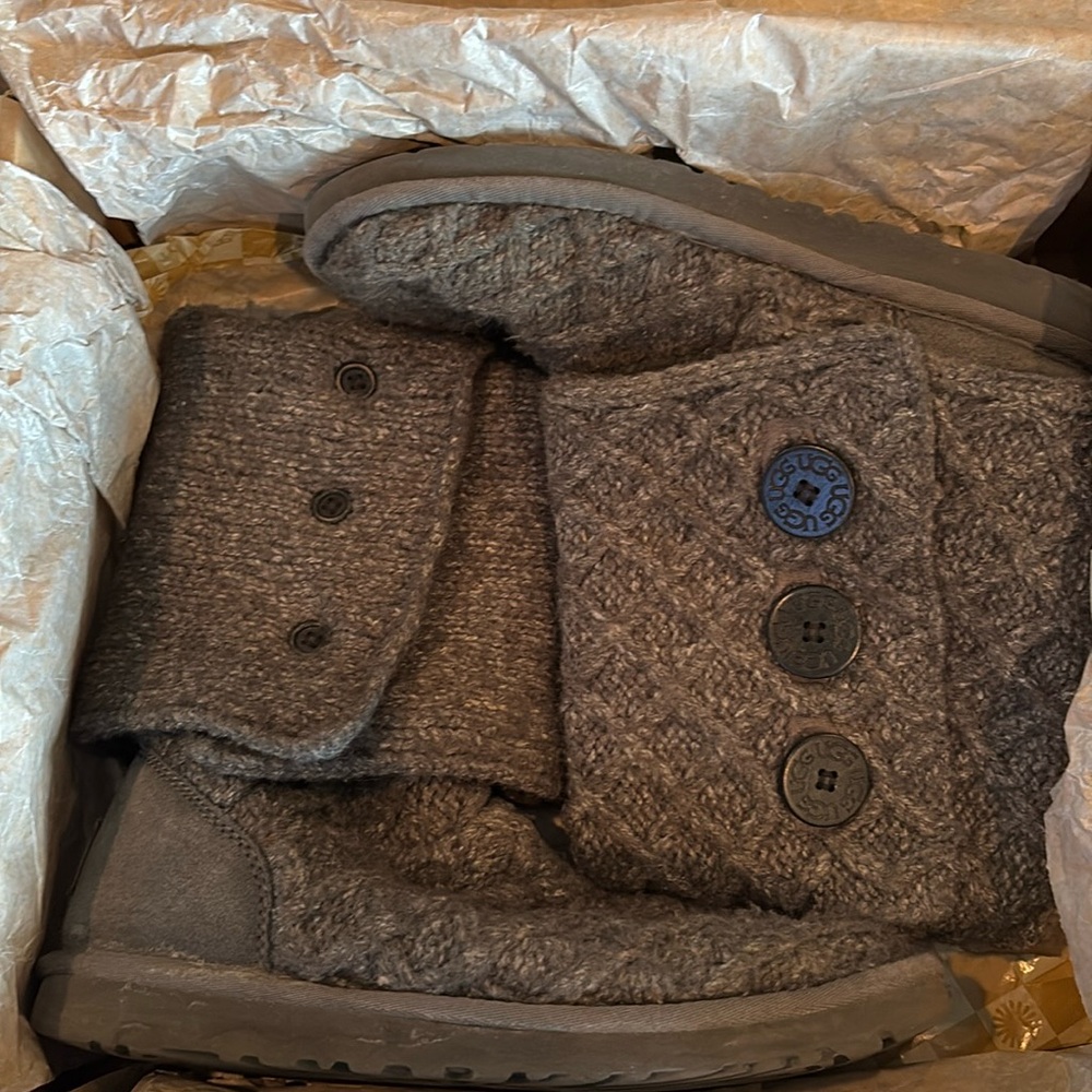 UGG Grey Lattice w/Cardy sz9